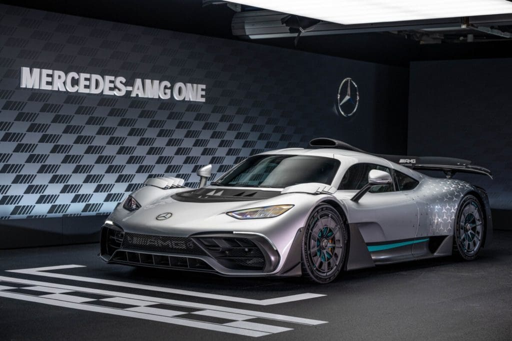 Mercedes recolhe 219 unidades do AMG-One por risco de incêndio