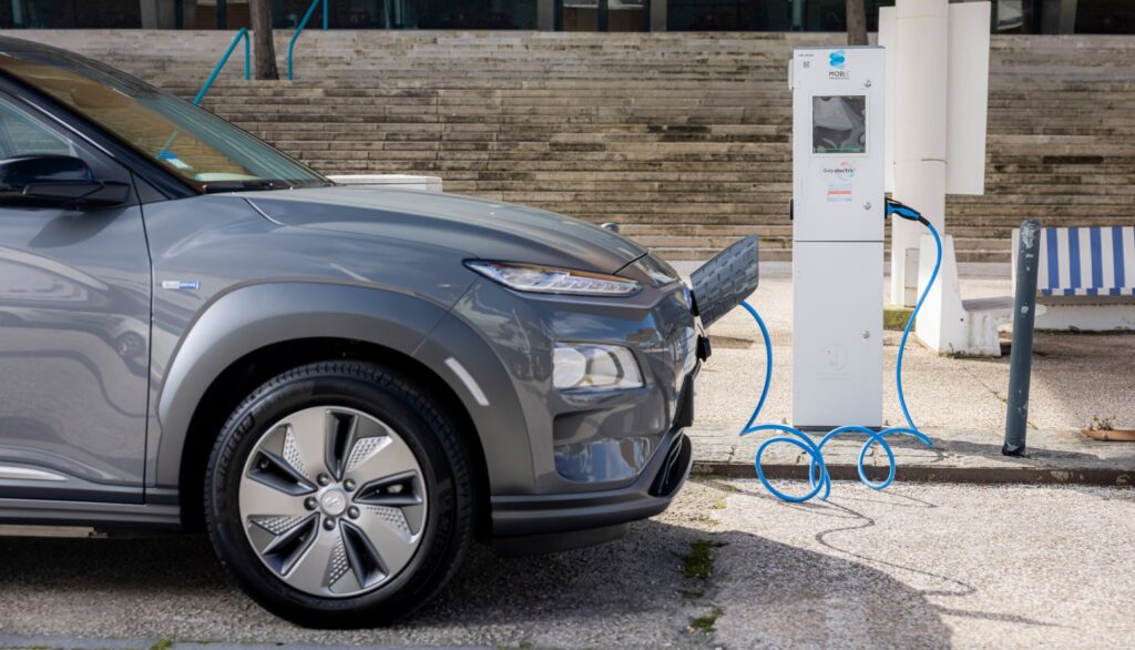 Mobi.E alcança novo recorde de carregamento de veículos elétricos em agosto