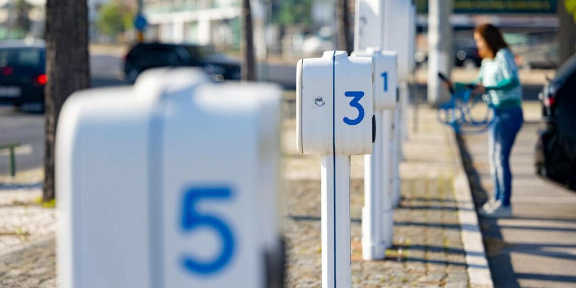 Rede de carregamentos elétrico Mobi.E continua a crescer