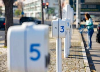 Rede de carregamentos elétrico Mobi.E continua a crescer