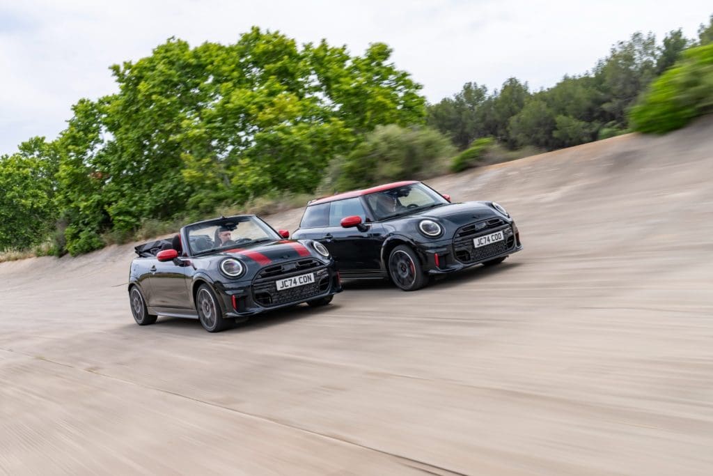 Mini apresenta os novos JCW com motor a gasolina