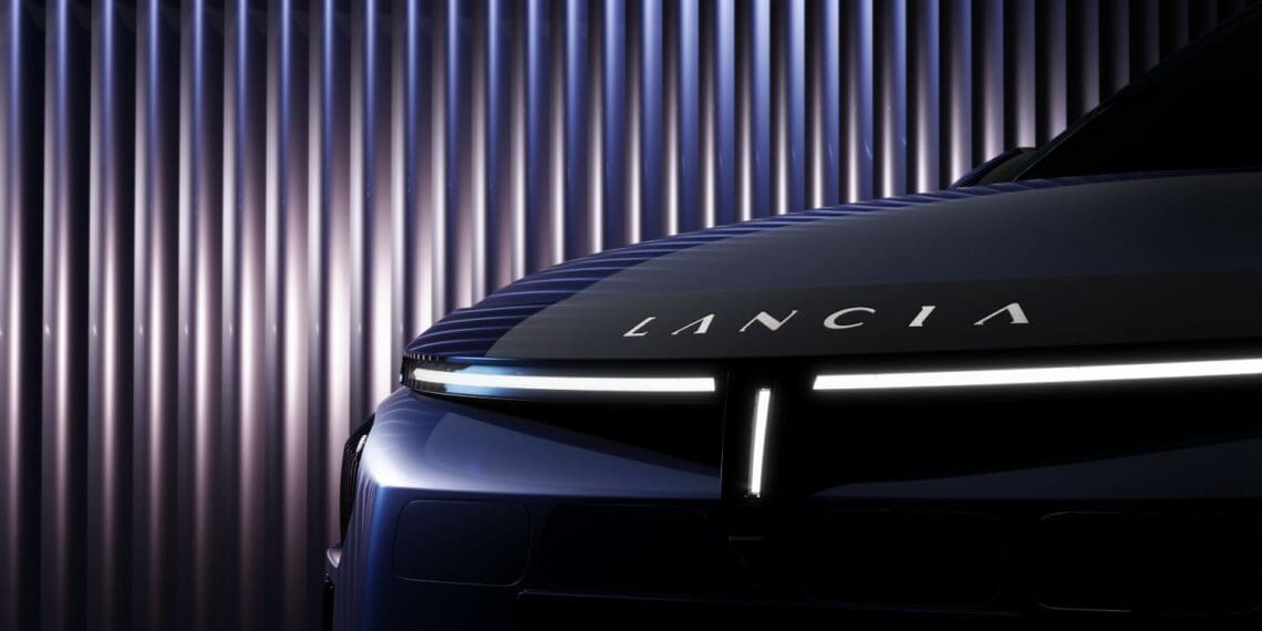 Lancia revela nova imagem do Ypsilon 100% elétrico que chega em 2024
