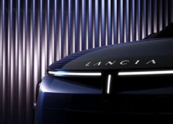 Lancia revela nova imagem do Ypsilon 100% elétrico que chega em 2024