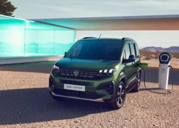 Peugeot E-Rifter renovado: mais autonomia e equipamento