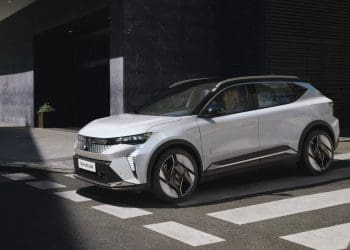 Renault Scénic E-Tech 100% elétrico ganha o prémio de Carro do Ano 2024