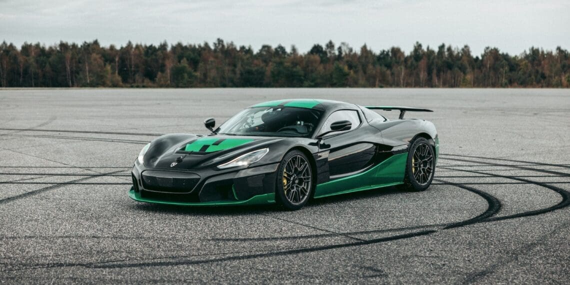 Rimac Nevera entra no Guinness a 275 km/h… em marcha-atrás!