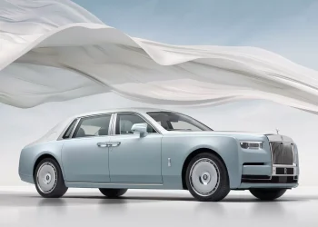 VIDEO – Rolls-Royce Honors the Spirit of Ecstasy’s Origins with the Exclusive Phantom Scintilla Collection