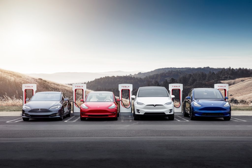 UE reduz taxas impostas à Tesla e outras marcas chinesas de elétricos