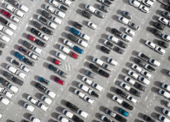 A importância do recrutamento estratégico na indústria automóvel: moldar o futuro através da seleção cuidada