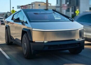 Tesla Cybertruck já não esconde nada: imagens oficiais reveladas antes de tempo