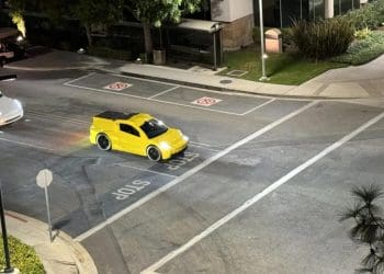 Robotáxi da Tesla “apanhado” em testes antes da estreia