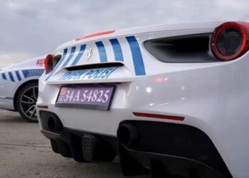 De Bentley a Ferrari: esta polícia não brinca em serviço!