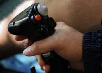 Dos joysticks para guiar ao capô colante: as patentes mais loucas do ano